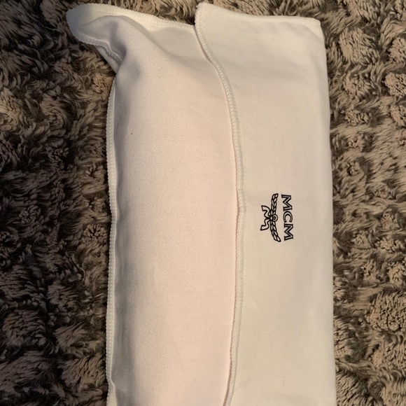 NEW- authentic MCM worldwide pink pouch - Picture 2 of 5